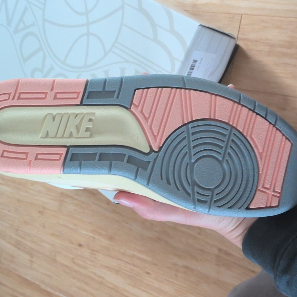 ✨ NIB Air Jordan 2 Women's Retro High Tops Desert Sunset Haze Color Size US 8.5 - Picture 3 of 6